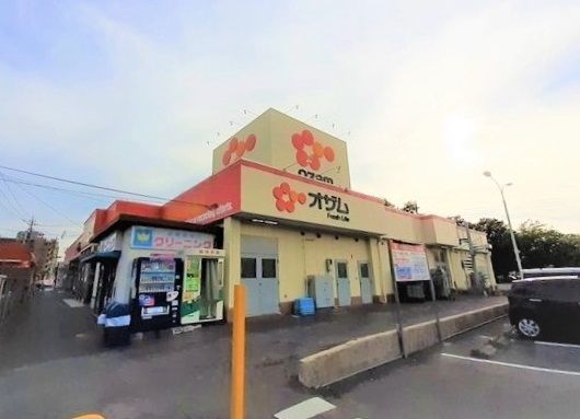 近くのスーパーオザム東狭山ヶ丘店まで500m（徒歩7分）
