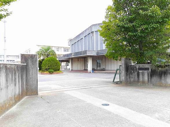近くの稲沢市立 下津小学校まで550m(徒歩7分)