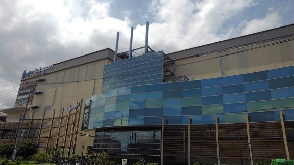 近くのららぽーと横浜まで450m（徒歩6分）