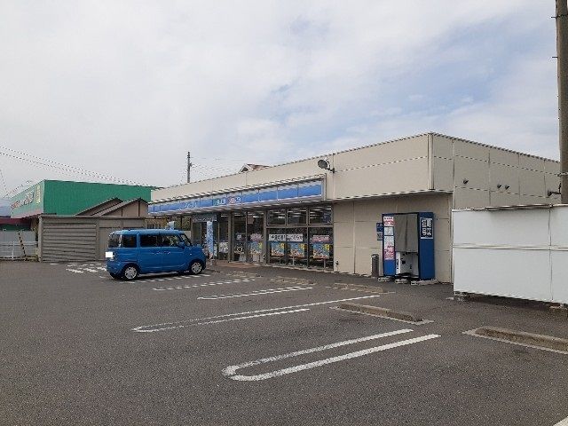 近くのローソン東予総合支所前店まで400m（徒歩5分）
