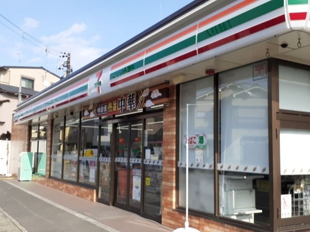 近くのセブンイレブン 京都牛ケ瀬店まで400m（徒歩5分）