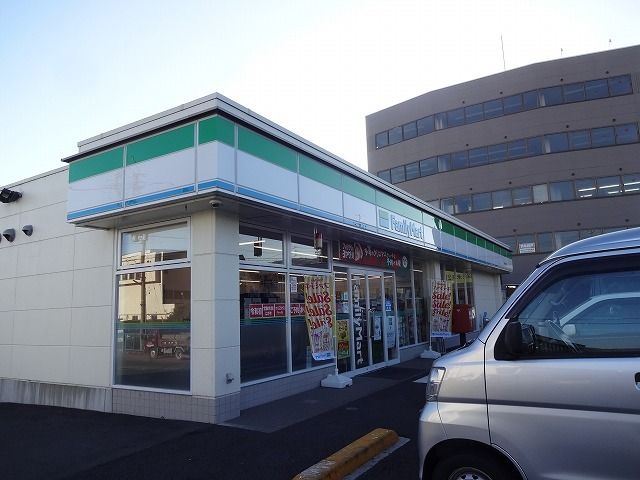 近くのコンビニまで800m（徒歩10分）