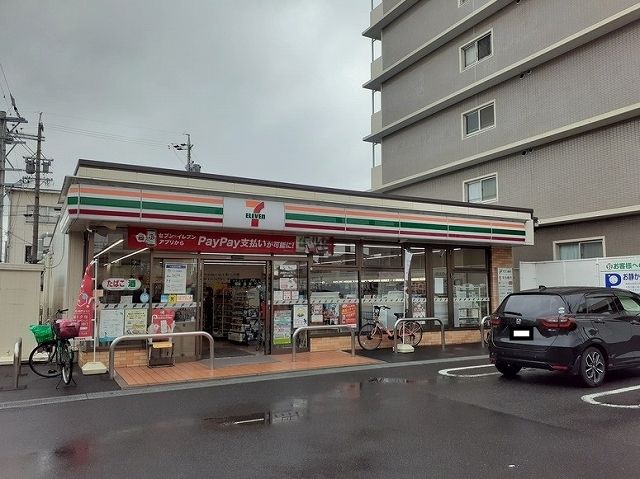 近くのコンビニまで500m（徒歩7分）