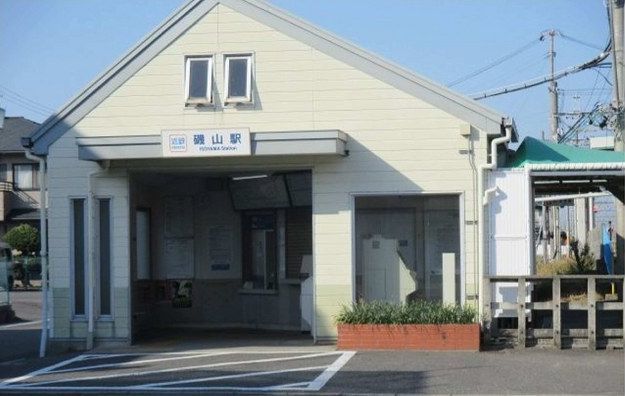 近くの近鉄名古屋線磯山駅まで800m（徒歩10分）