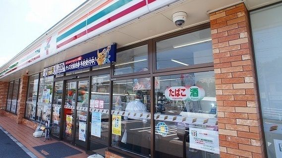 近くのコンビニまで650m（徒歩9分）