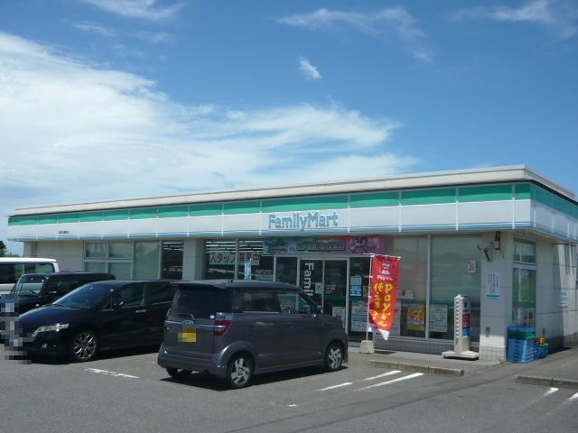 近くのファミリーマート指宿大園原店まで800m（徒歩10分）