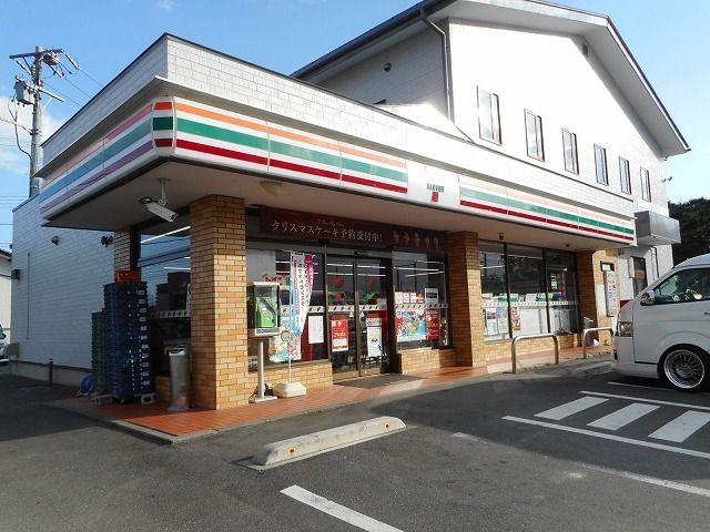 近くのコンビニまで2,000m（徒歩25分）