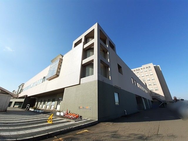 近くの新潟県立中央病院まで1,700m（徒歩22分）