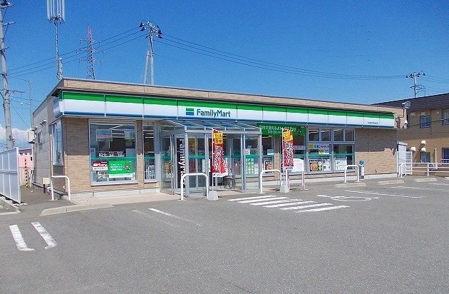近くのファミリーマート秋田能代明治町まで700m(徒歩9分)
