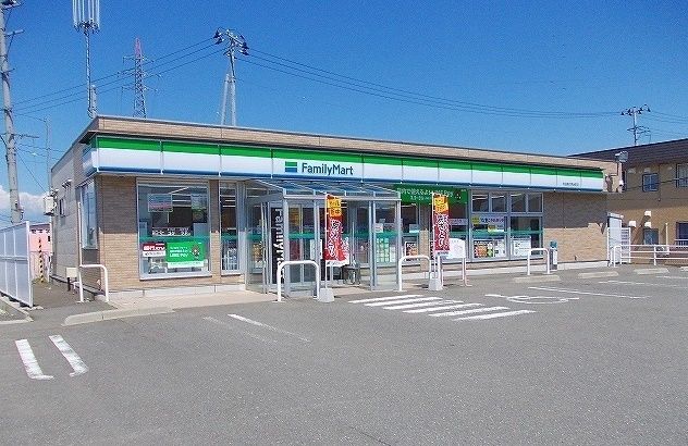 近くのファミリーマート秋田能代明治町まで700m(徒歩9分)