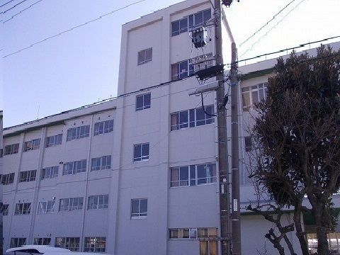 近くの牛久保小学校まで220m（徒歩3分）