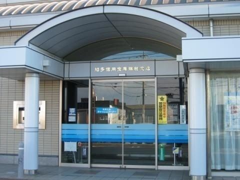 近くの知多信用金庫瑞穂支店まで750m（徒歩10分）