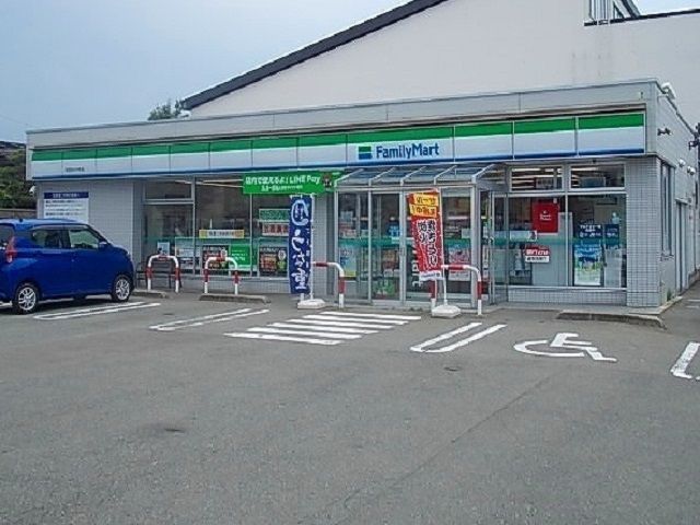 近くのファミリーマート秋田楢山店まで750m（徒歩10分）
