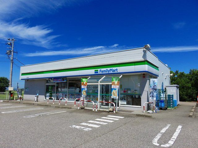 近くのファミリーマート　砺波中野店まで1,400m（徒歩18分）