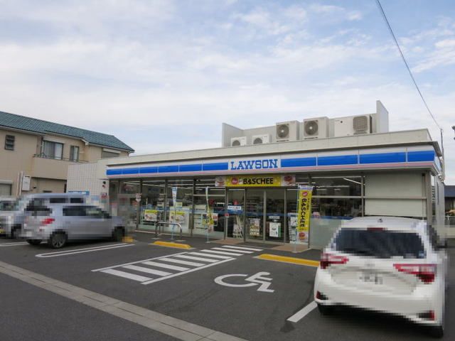 近くのコンビニまで800m（徒歩10分）