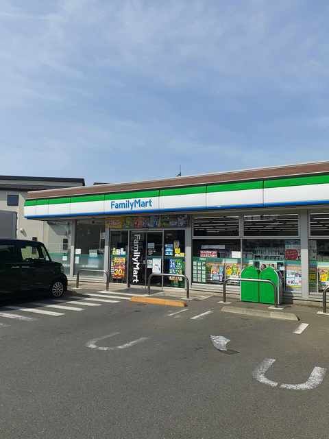 近くのコンビニまで432m（徒歩6分）