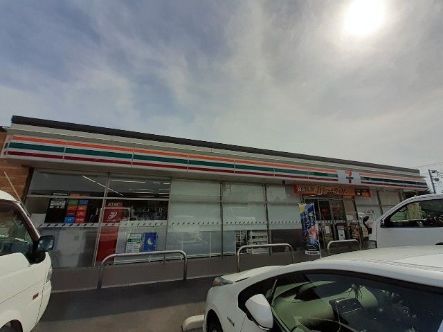 近くのセブンイレブン伊勢崎三和町店まで1,400m（徒歩18分）