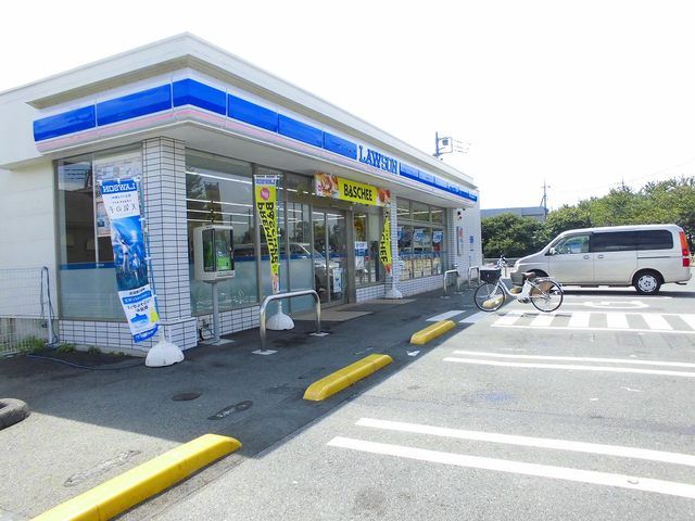 近くのローソンまで400m（徒歩5分）