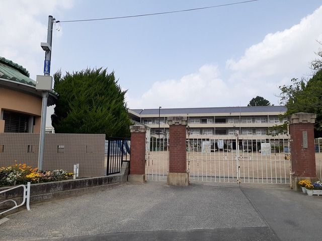 近くの早島小学校まで500m（徒歩7分）