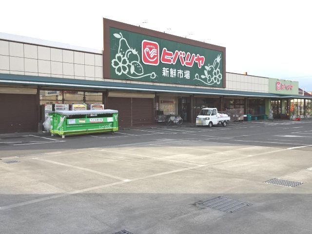 近くのスーパーまで900m（徒歩12分）