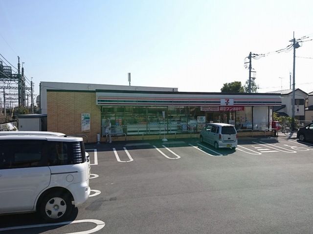 近くのコンビニまで270m（徒歩4分）