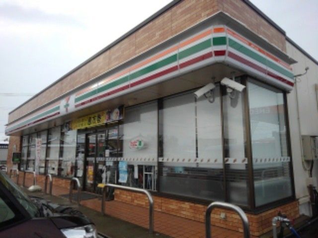 近くのセブンイレブン 三条下坂井店まで450m（徒歩6分）