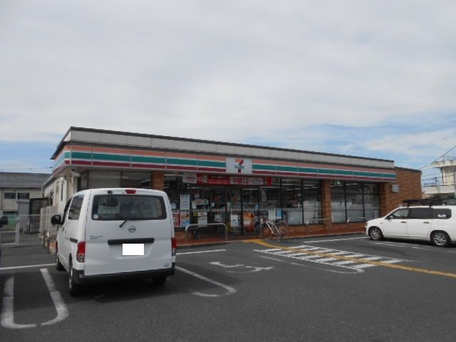 近くのセブンイレブン彦根平田南店様まで740m（徒歩10分）