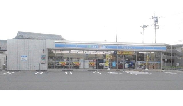 近くのコンビニまで400m（徒歩5分）