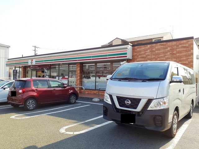近くのコンビニまで200m（徒歩3分）