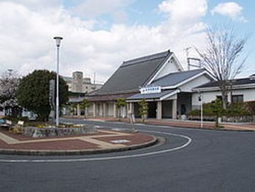 近くの駅まで2,200m（徒歩28分）