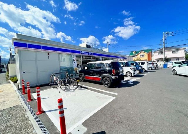 近くのローソン栄町４丁目店まで40m（徒歩1分）