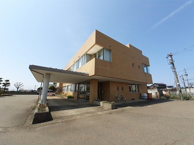 近くの小山医院まで897m（徒歩12分）