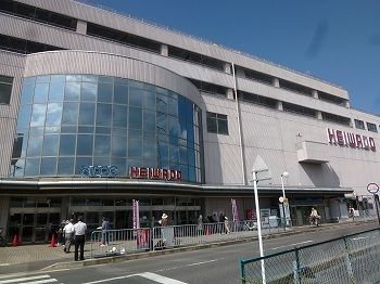 近くの平和堂　坂本店まで800m（徒歩10分）