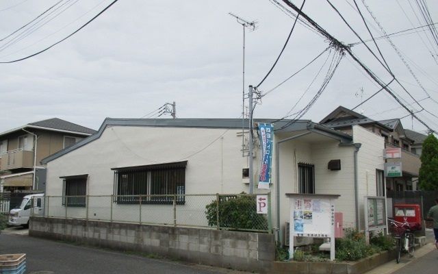 近くの市川中国分郵便局まで750m（徒歩10分）