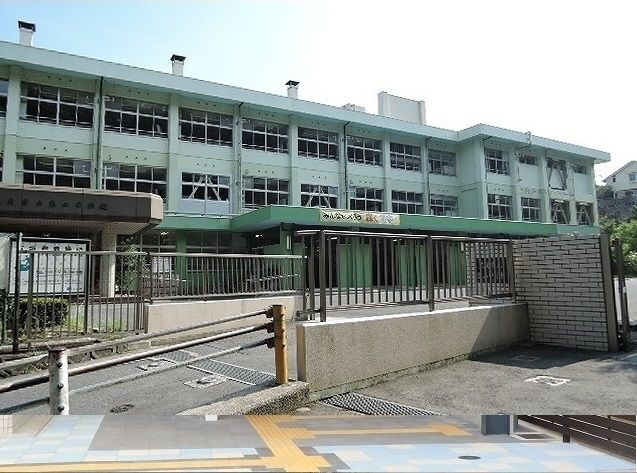 近くの亀山中学校まで1,100m（徒歩14分）