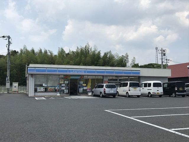 近くのローソンまで600m（徒歩8分）