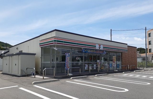 近くのコンビニまで1,000m（徒歩13分）