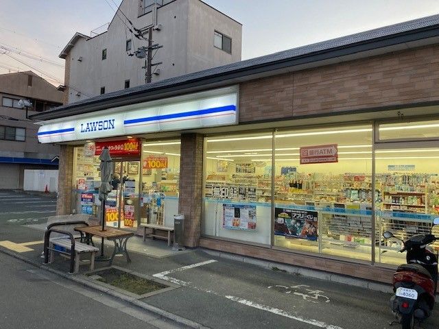 近くのローソン 川端高野店まで350m（徒歩5分）