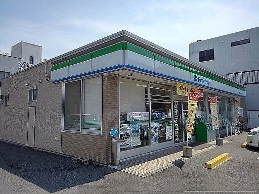 近くのコンビニまで750m（徒歩10分）