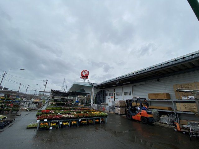 近くのコメリ原町店まで1,100m（徒歩14分）