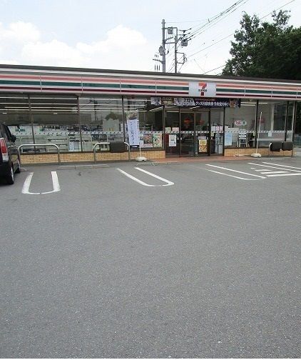 近くのコンビニまで99m（徒歩2分）