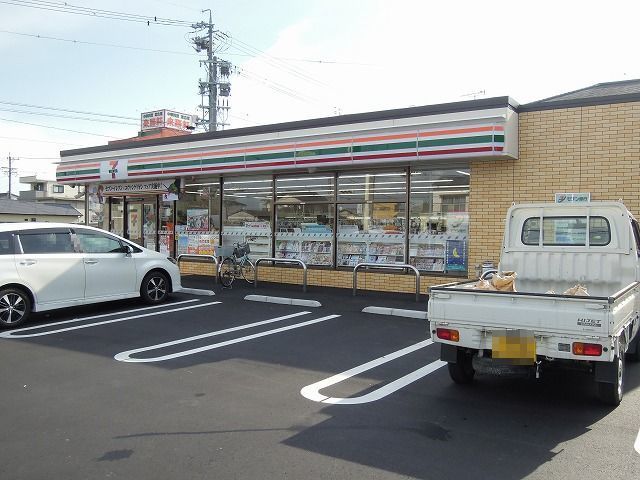 近くのセブンイレブン静岡用宗店まで180m(徒歩3分)