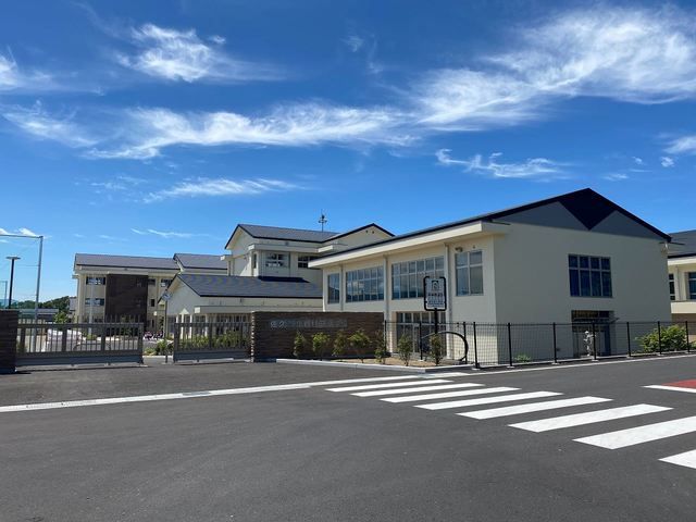 近くの岩村田小学校まで60m（徒歩1分）