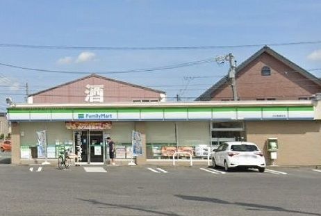 近くのファミリーマート高倉店まで700m(徒歩9分)