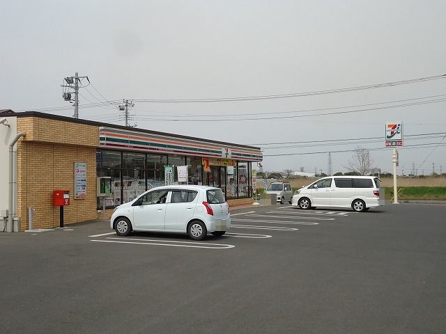 近くのコンビニまで1,100m（徒歩14分）