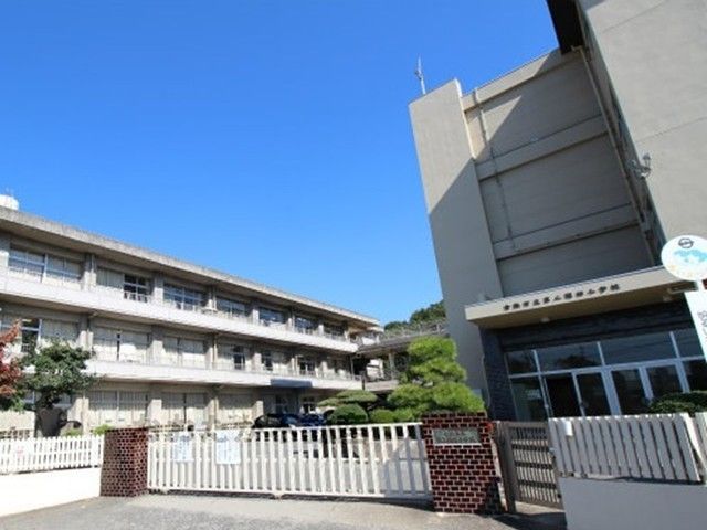 近くの第二福田小学校まで1,100m(徒歩14分)
