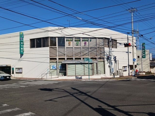 近くの伊予銀行三津浜支店様まで900m（徒歩12分）