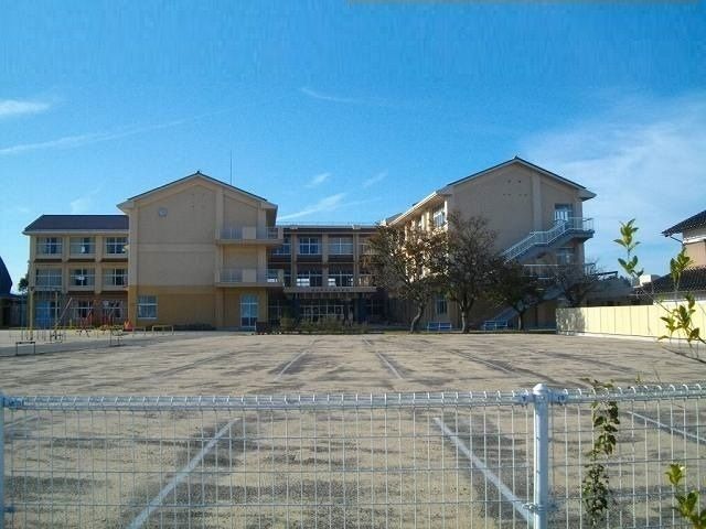 近くの倉吉市立小鴨小学校まで240m(徒歩3分)