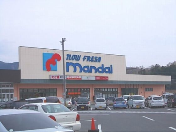 近くの万代名張店様まで800m（徒歩10分）