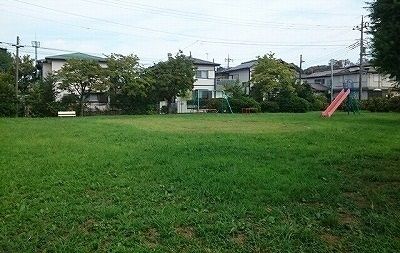近くのあじさい公園まで215m（徒歩3分）